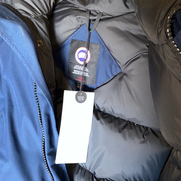 Extra large men’s bomber, Canada, goose jacket weird once or twice just like new - Picture 3 of 7